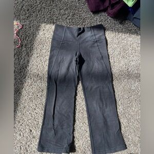 Black lululemon capri leggings